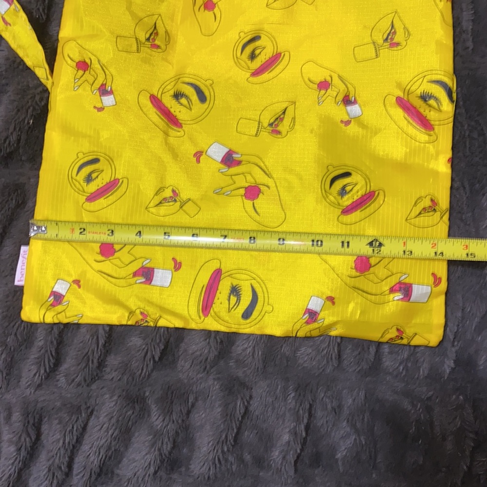 🛍️NWT Limited Benefit yellow makeup design reversible backpack/ bag! - Picture 4 of 5